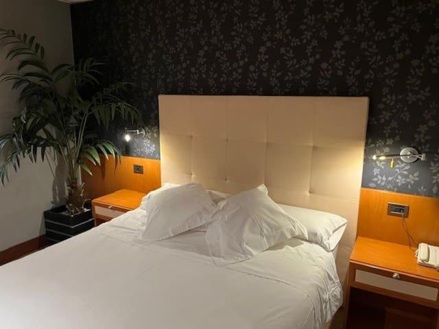 Coto Real Hotel Rabade Ngoại thất bức ảnh