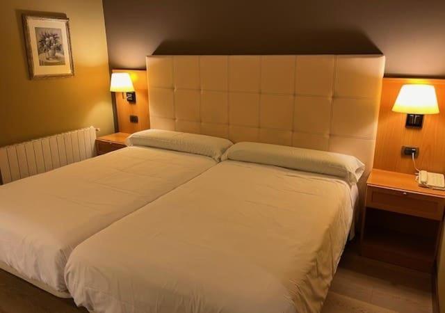 Coto Real Hotel Rabade Ngoại thất bức ảnh