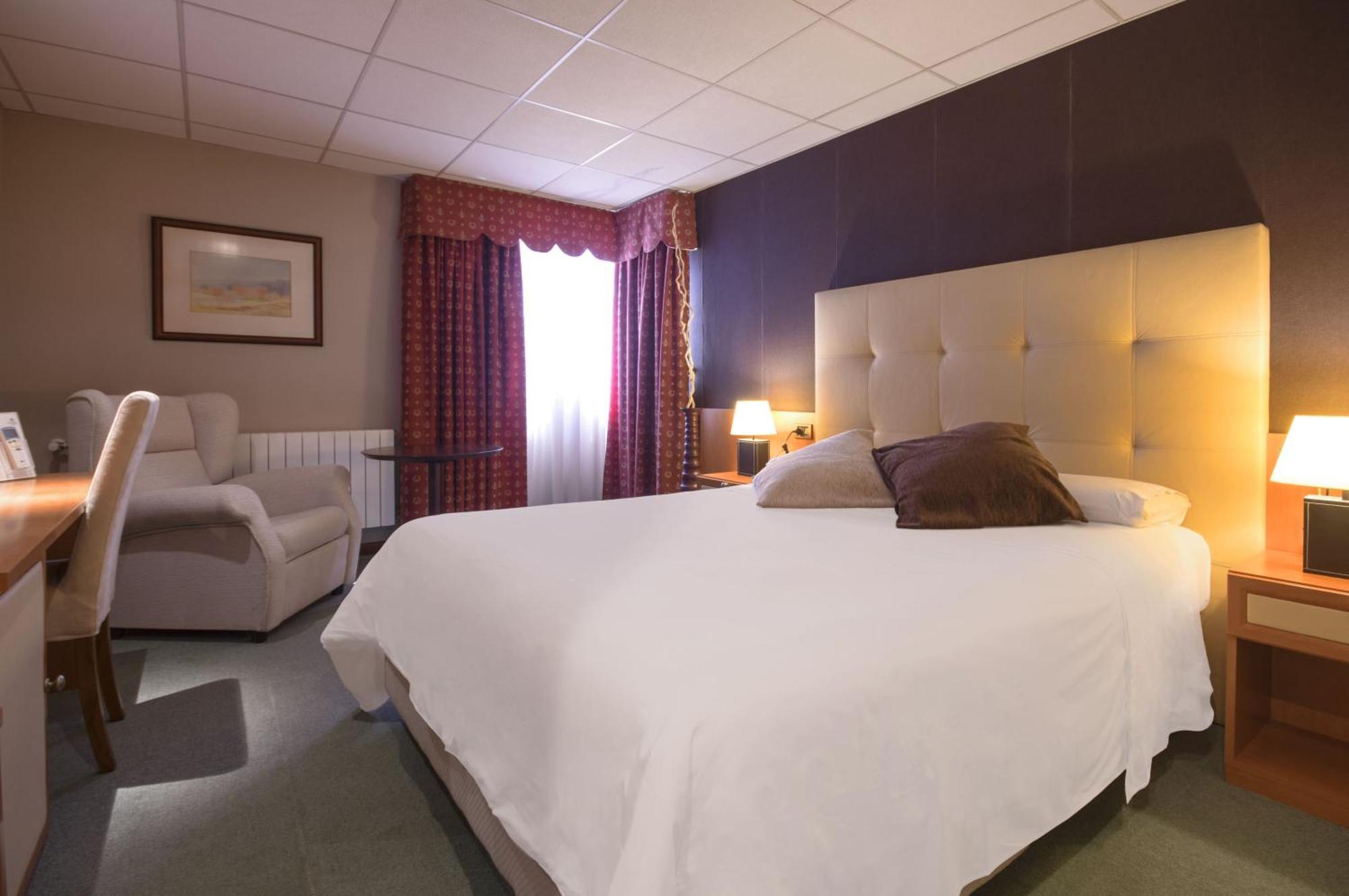 Coto Real Hotel Rabade Ngoại thất bức ảnh